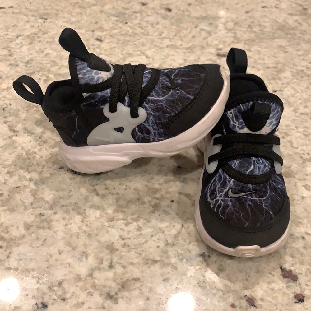Nike tennis shoes. Toddler/baby size 6